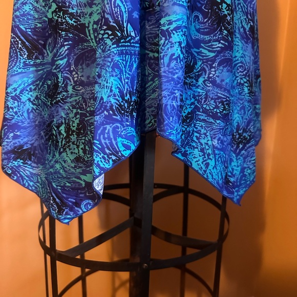 Blue print tankini top, front detail, adjustable straps, size 16 - Picture 5 of 6